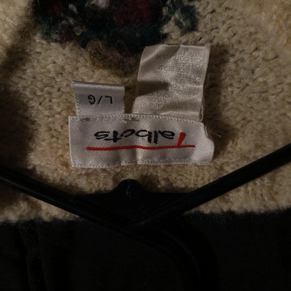 Cream Sweater with Floral Pattern - Picture 4 of 4